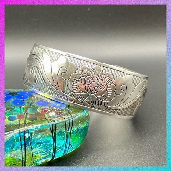 Jewelry - Lotus Floral Design Cuff Bracelet Silver Tone #1196